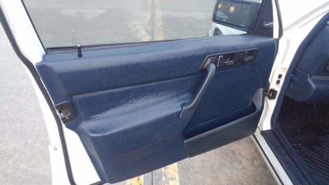 1990 White Mercedes-Benz 190-Series Sedan