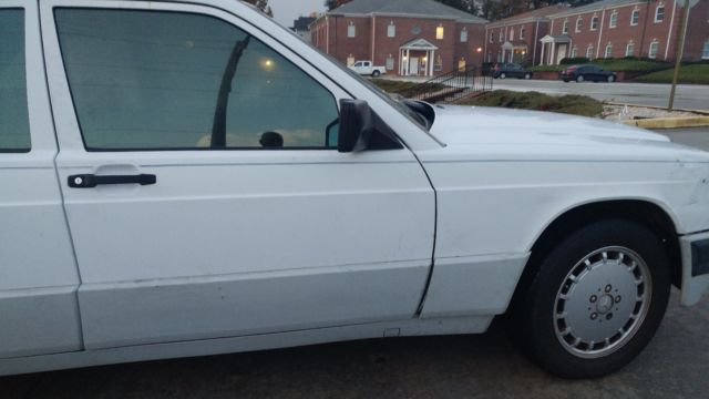 1990 White Mercedes-Benz 190-Series Sedan
