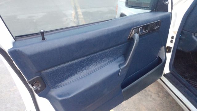 1990 White Mercedes-Benz 190-Series Sedan