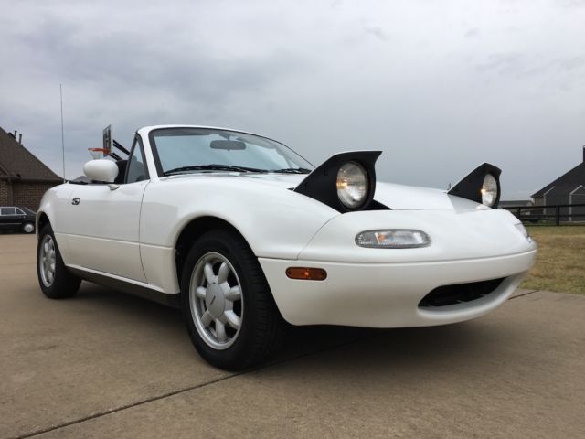 1990 White Mazda MX-5 Miata Convertible