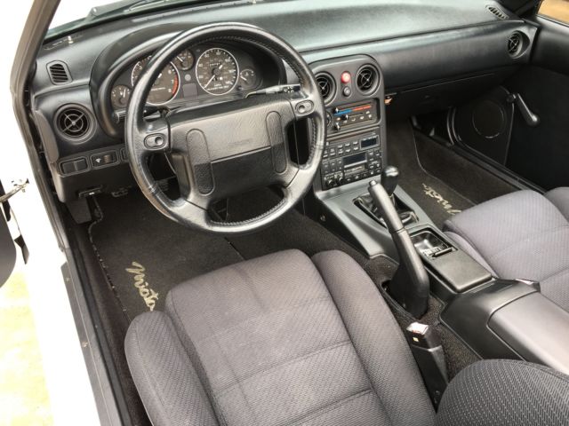 1990 White Mazda MX-5 Miata Convertible