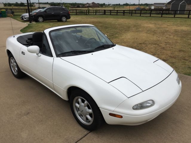 1990 White Mazda MX-5 Miata Convertible