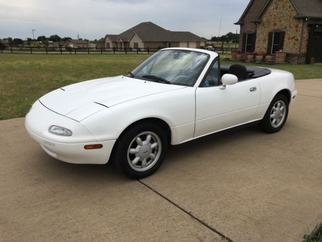 1990 White Mazda MX-5 Miata Convertible