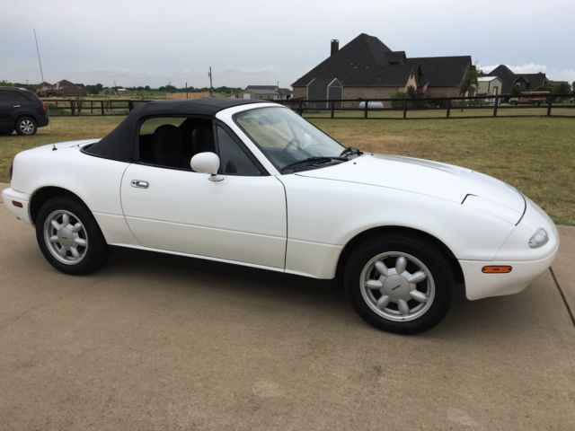 1990 White Mazda MX-5 Miata Convertible