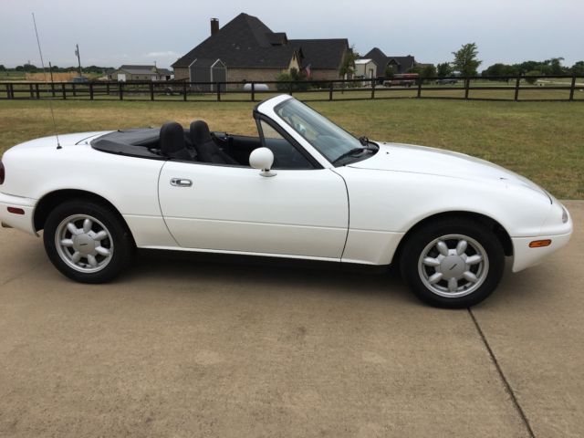 1990 White Mazda MX-5 Miata Convertible