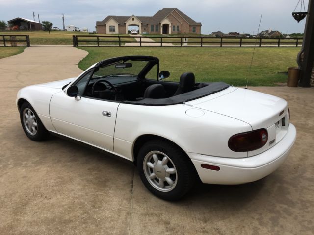 1990 White Mazda MX-5 Miata Convertible