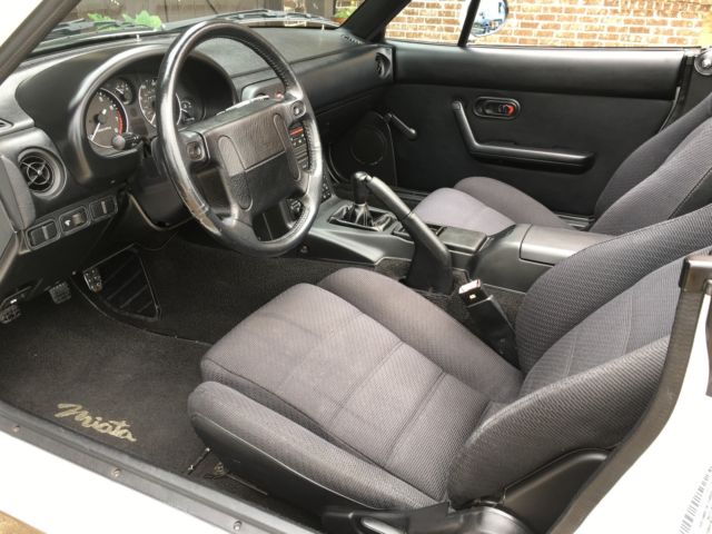 1990 White Mazda MX-5 Miata Convertible