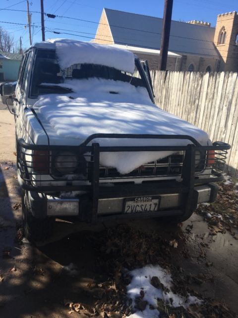 1990 White Mitsubishi Montero