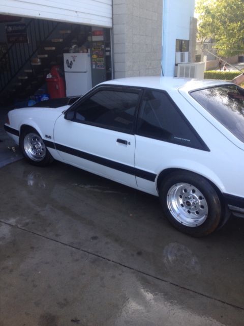 1990 White Ford Mustang Hatchback