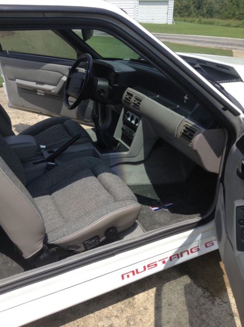 1990 White Ford Mustang Coupe
