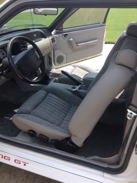 1990 White Ford Mustang Coupe