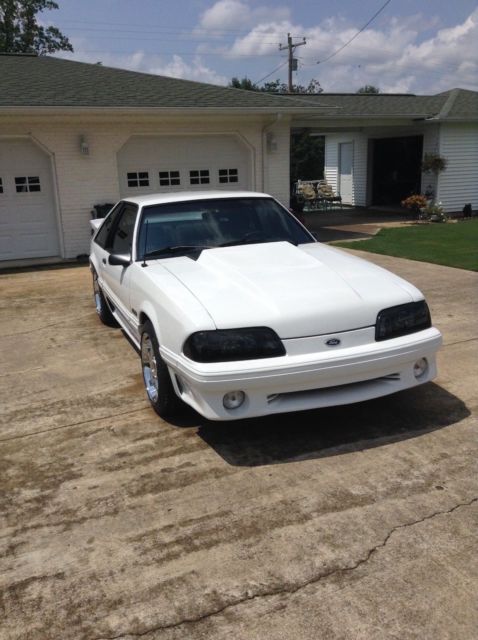 1990 White Ford Mustang Coupe