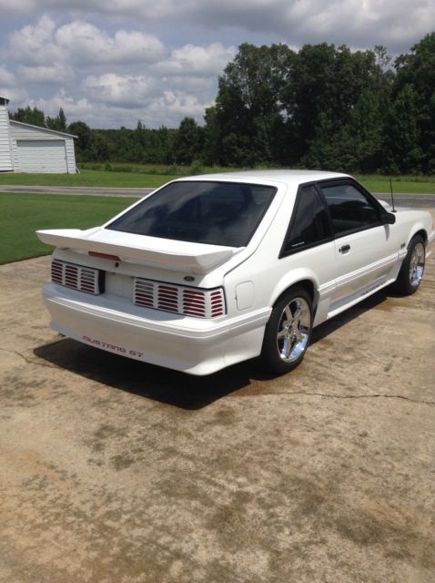 1990 White Ford Mustang Coupe
