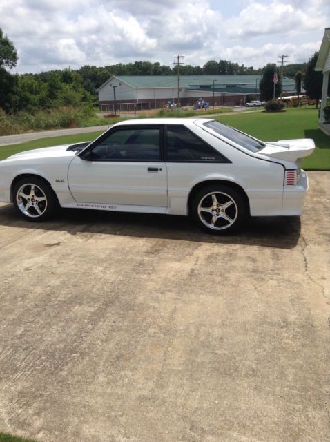 1990 White Ford Mustang Coupe