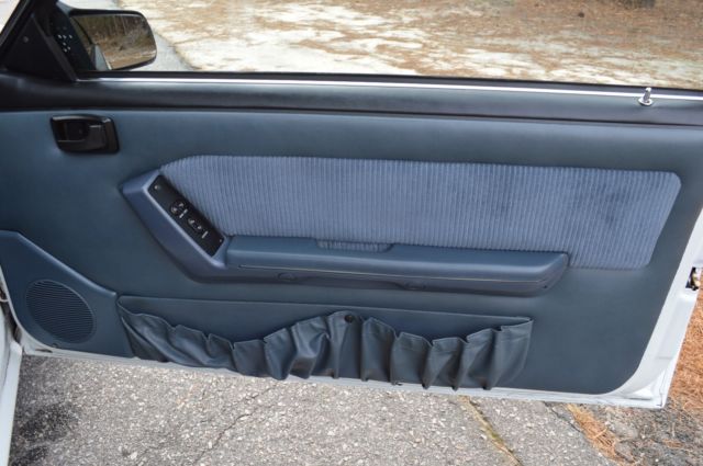 1990 White Ford Mustang Coupe