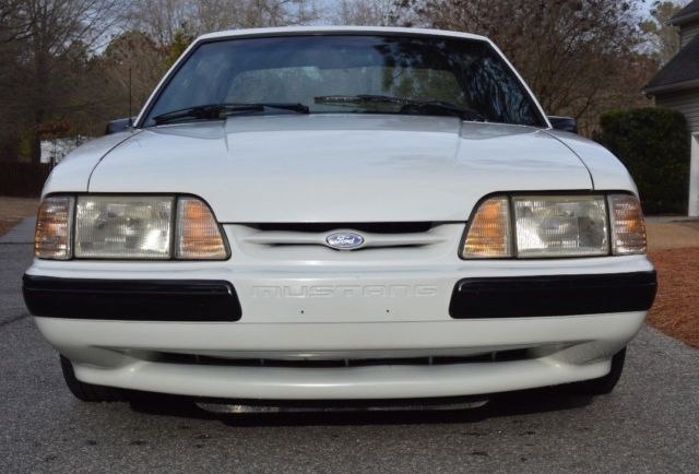 1990 White Ford Mustang Coupe