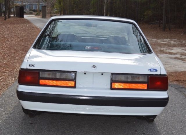 1990 White Ford Mustang Coupe