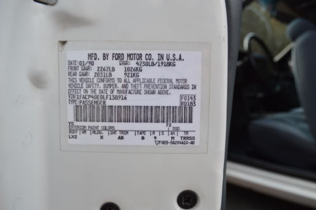 1990 White Ford Mustang Coupe