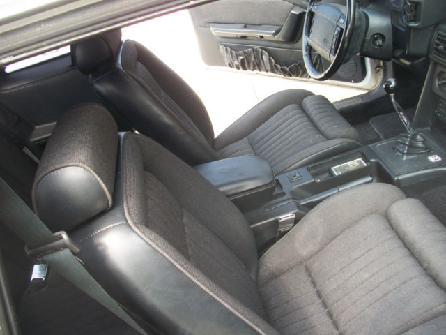 1990 White Ford Mustang Hatchback