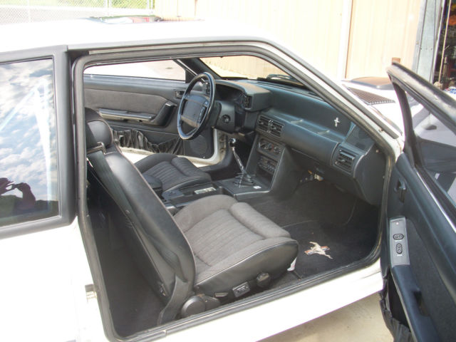 1990 White Ford Mustang Hatchback