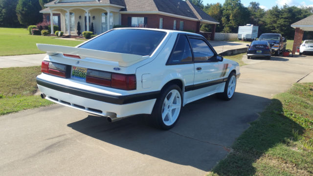 1990 White Ford Mustang Hatchback
