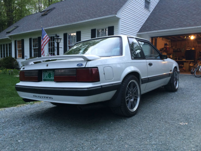 1990 White Ford Mustang Coupe