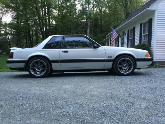 1990 White Ford Mustang Coupe