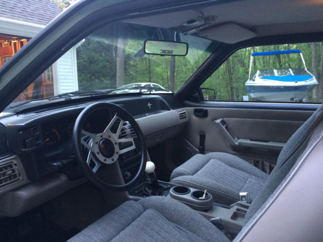 1990 White Ford Mustang Coupe