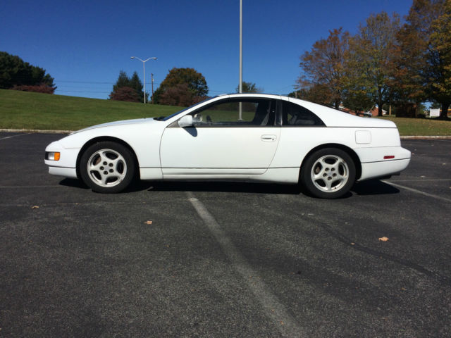 1990 White Nissan 300ZX Hatchback