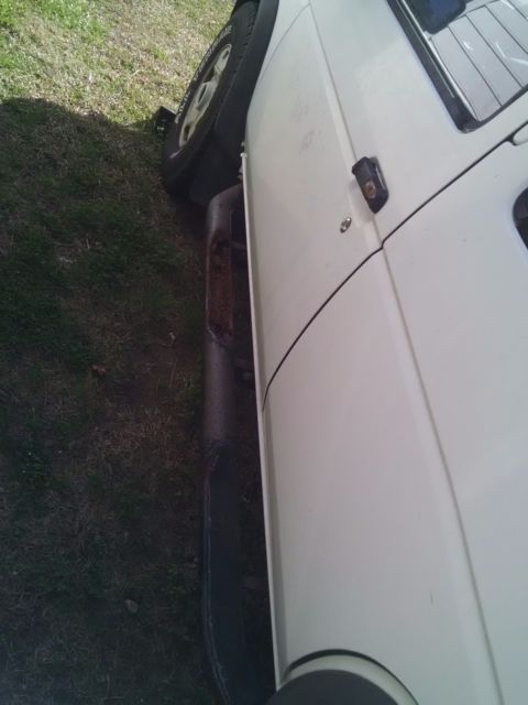 1990 White Nissan Pathfinder SUV