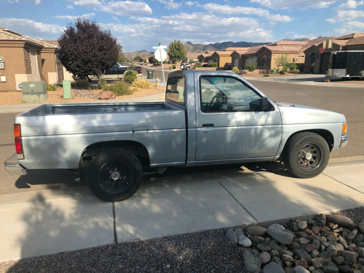 1990 Nissan Pickup for sale: photos, technical specifications, description