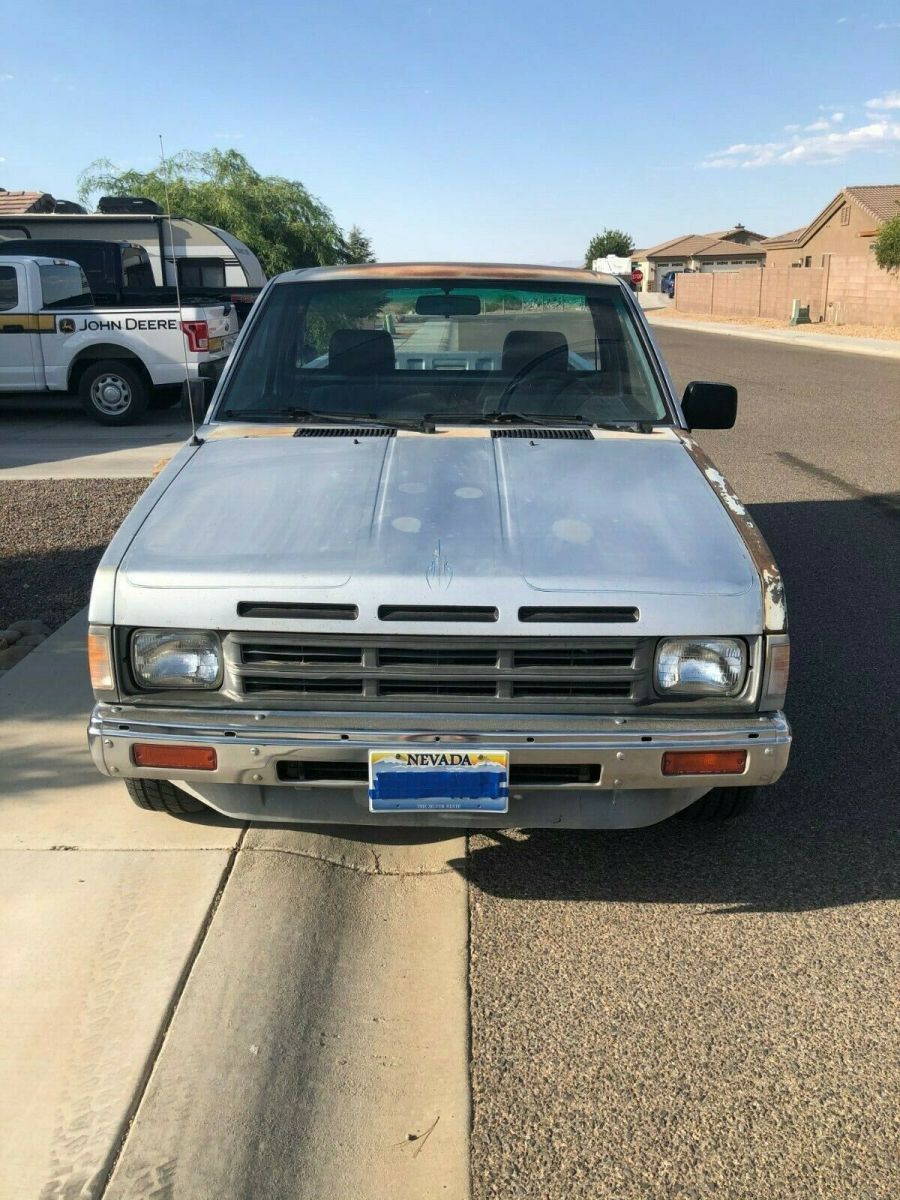 1990 Nissan Pickup for sale: photos, technical specifications, description