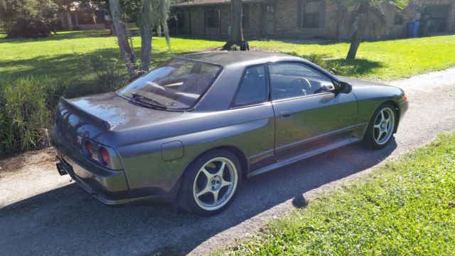 1990 Gunmetal Nissan GT-R Coupe