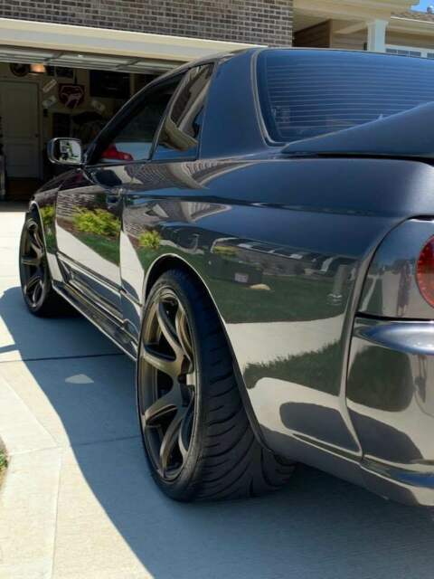1990 Gray Nissan GT-R Coupe