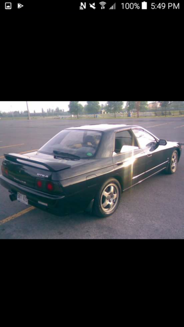 1990 Black-Gray Nissan GT-R 4-DOORS