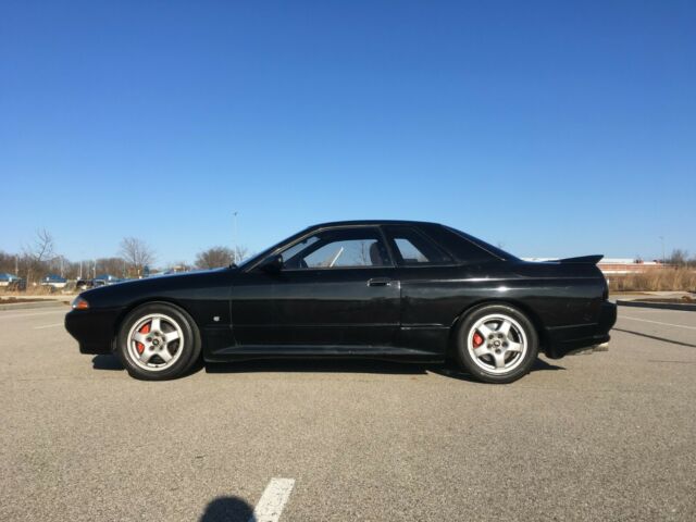 1990 Black Nissan GT-R Coupe