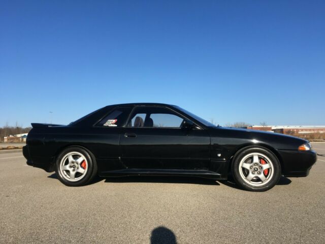 1990 Black Nissan GT-R Coupe