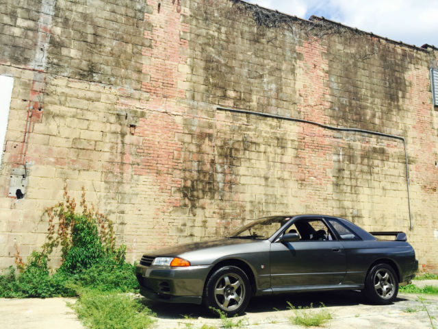 1990 Gunmetal Nissan GT-R Coupe