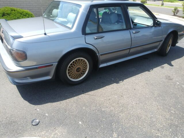 1990 Gray Pontiac Bonneville Sedan