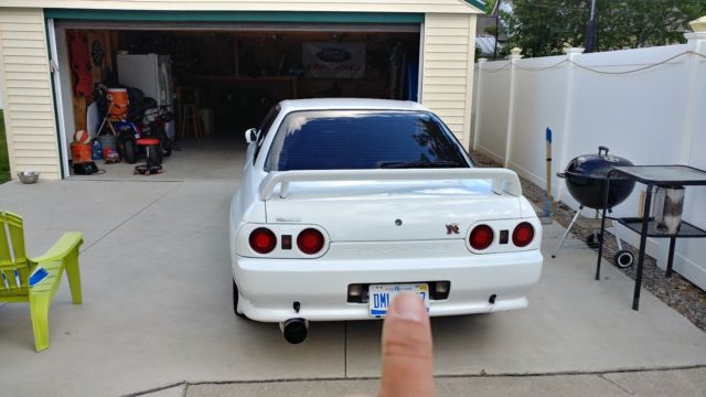 1990 White Nissan GT-R