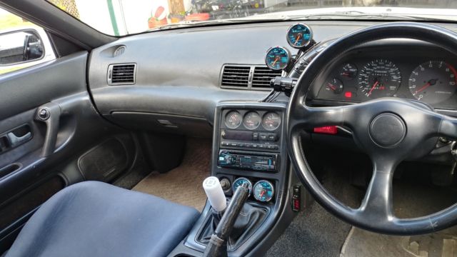 1990 White Nissan GT-R