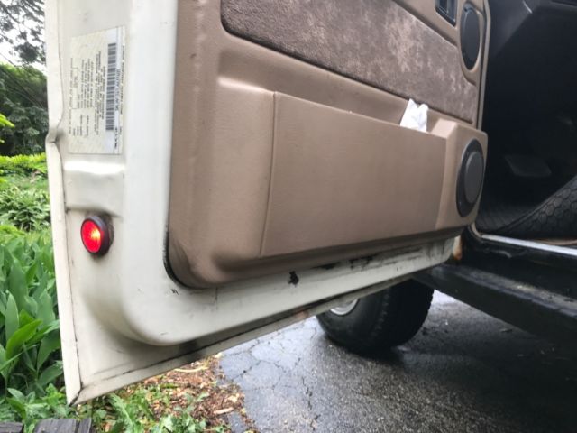 1990 White Land Rover Range Rover SUV