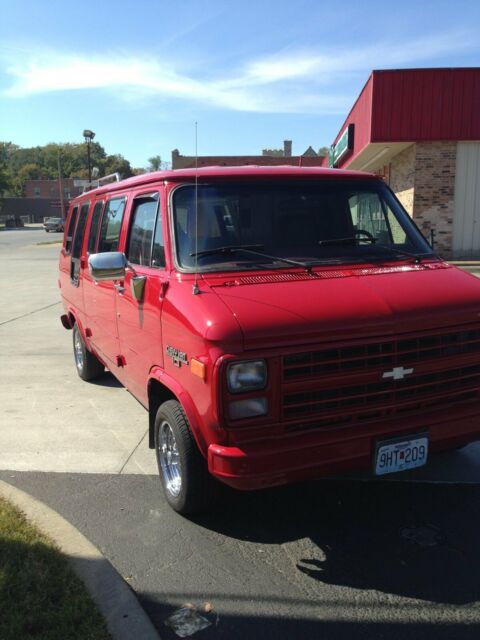 1990 Red Chevrolet G20 Van