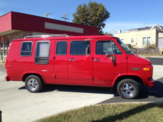 1990 Red Chevrolet G20 Van