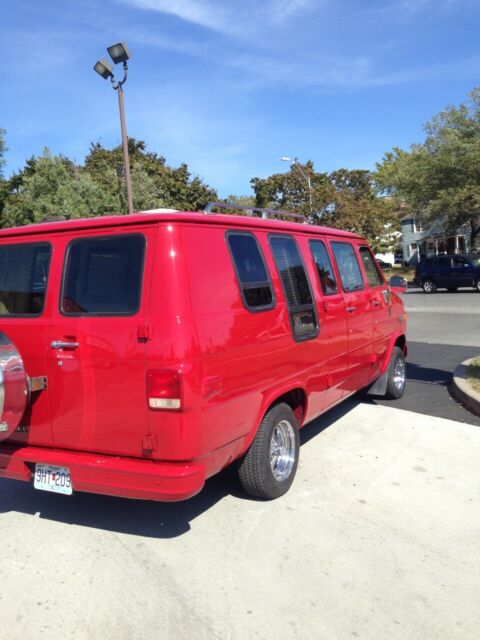 1990 Red Chevrolet G20 Van