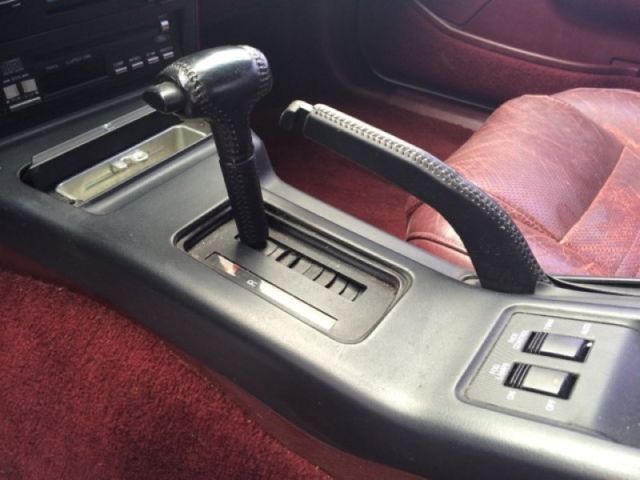 1990 White Ford Thunderbird Coupe