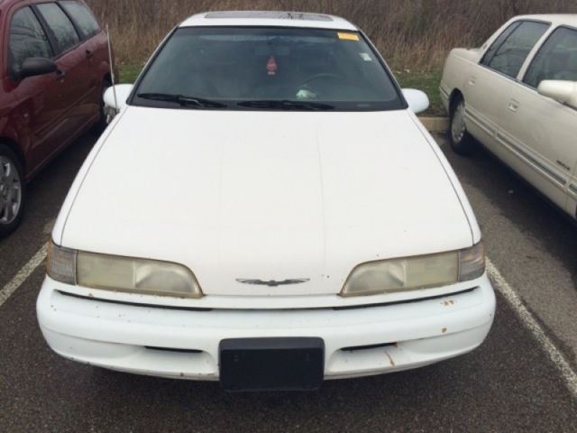1990 White Ford Thunderbird Coupe