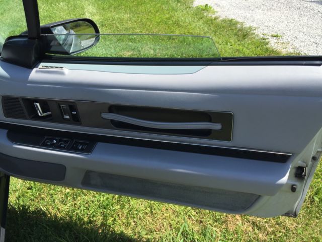 1990 Silver Buick Reatta