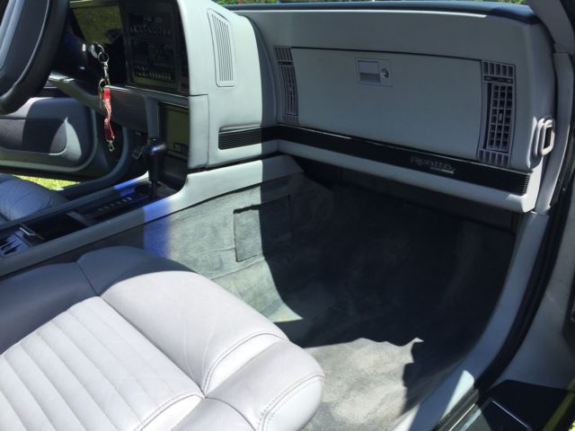 1990 Silver Buick Reatta