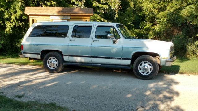 1990 Blue/white Chevrolet Suburban